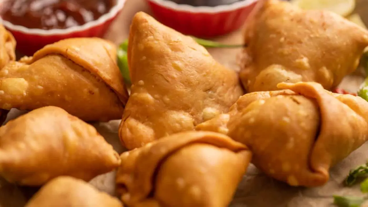 Bribe of 6 samosas