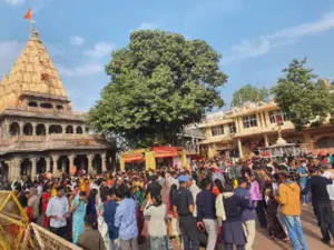 Mahakal Temple VIP entry, महाकाल मंदिर वीआईपी प्रवेश, Supreme Court Mahakal verdict, सुप्रीम कोर्ट महाकाल फैसला, Ujjain Mahakal case, उज्जैन महाकाल मामला, VIP darshan controversy, वीआईपी दर्शन विवाद, Equality before God, भगवान के सामने समानता, Temple management policy, मंदिर प्रबंधन नीति