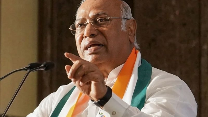 सीईसी के इस्तीफे पर अड़ी कांग्रेस, एसआईआर रद्द करने और मतपत्र से चुनाव की भी मांग!