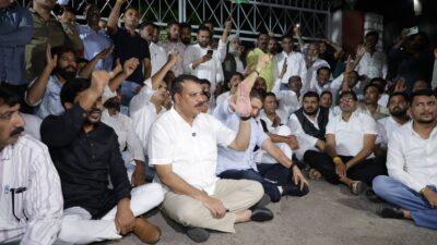 राहुल गांधी की गिरफ्तारी के विरोध में भोपाल में कांग्रेस का प्रदर्शन, निर्वाचन भवन के बाहर धरना, नारेबाजी!