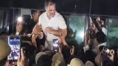 निर्वाचन आयोग पर 8 घंटे के धरने के मामले में राहुल गांधी को 10 सांसदों समेत बलपूर्वक हिरासत में लिया!