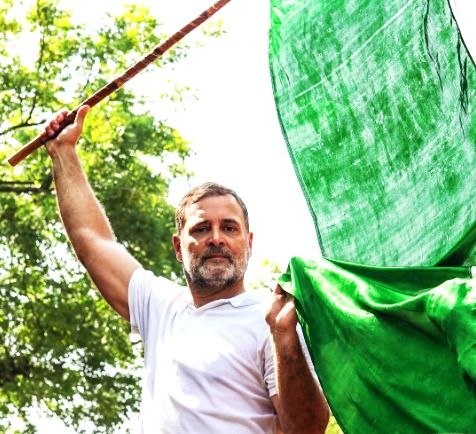 45 एफआईआर को राहुल गांधी ने बताया ‘मेडल’, बोले 100 भी हो जाएं तो परवाह नहीं, चुनाव आयोग के खिलाफ प्रदर्शन में केंद्र सरकार पर हमला!