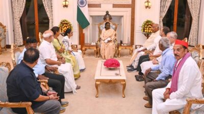 वोट चोरी’ पर विपक्ष का बड़ा दांव, राष्ट्रपति को ज्ञापन, ईवीएम की जगह मतपत्रों से चुनाव कराने की मांग!