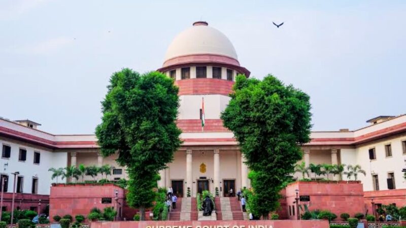 दिल्ली में मेट्रो गेट बंद करने और इंटरनेट पाबंदी पर सुप्रीम कोर्ट में माफी, केंद्र ने दी सफाई