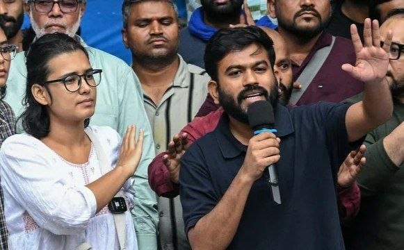 तिरंगा मार्च पर सियासत तेज, नेहा बोरा रिहा, अभिजीत दीपके की रिहाई की मांग
